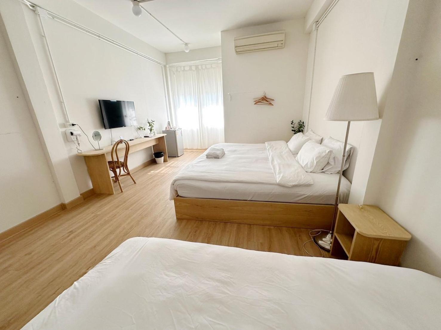 Hotel La Moon House à Salaya Extérieur photo