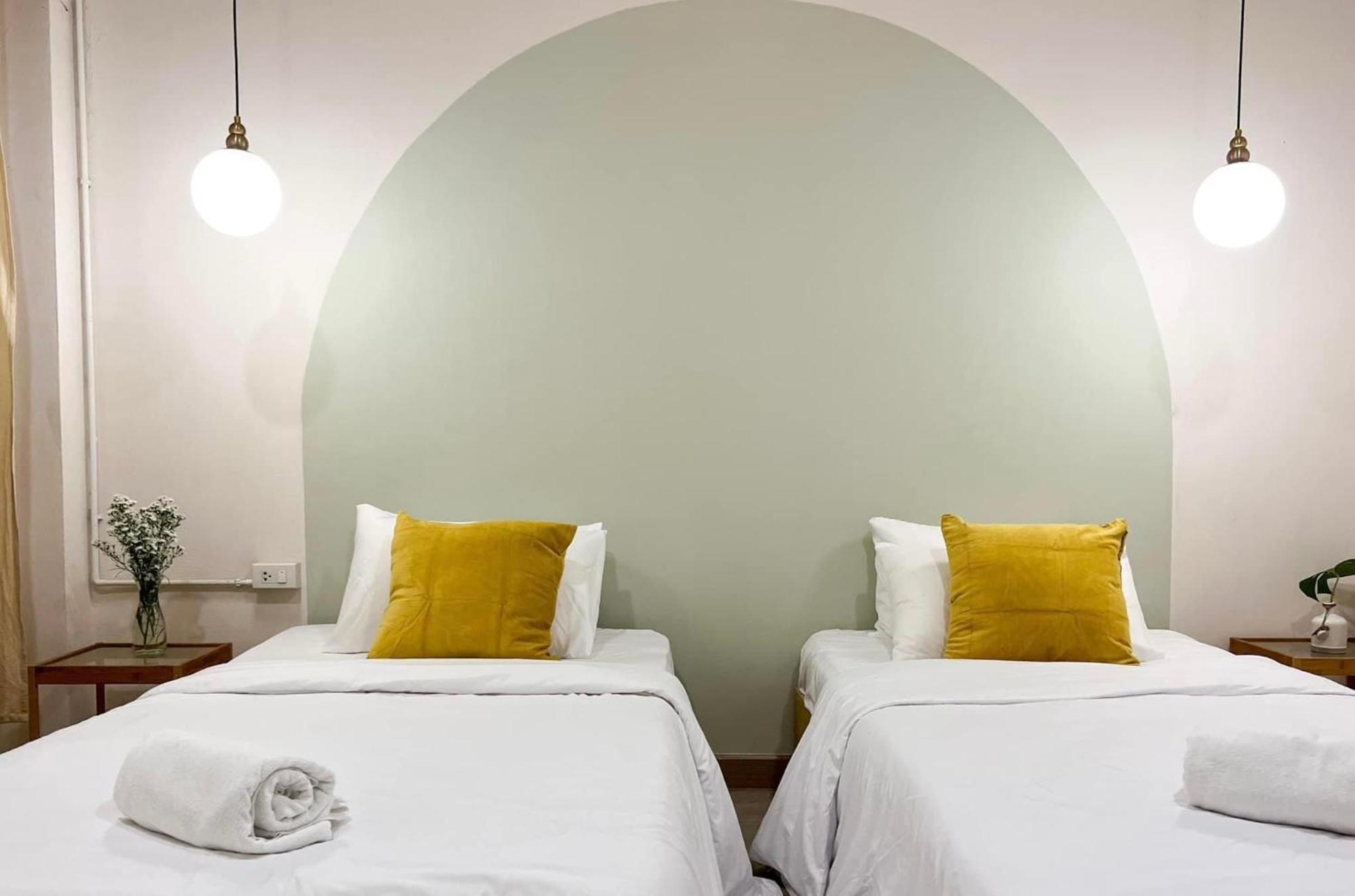 Hotel La Moon House à Salaya Extérieur photo